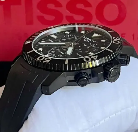 Relógio masculino Tissot Seastar 1000 mostrador preto - T1204173705102