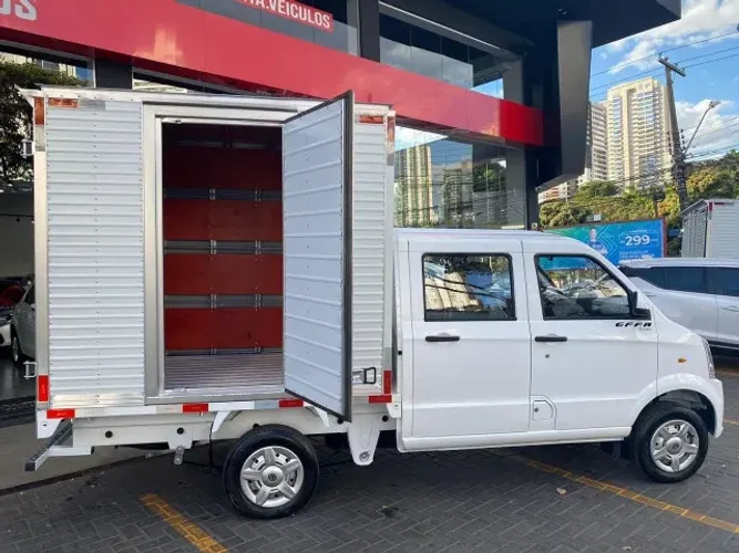 Effa V22 Cabine Dupla 5 pessoas Equipado com Baú