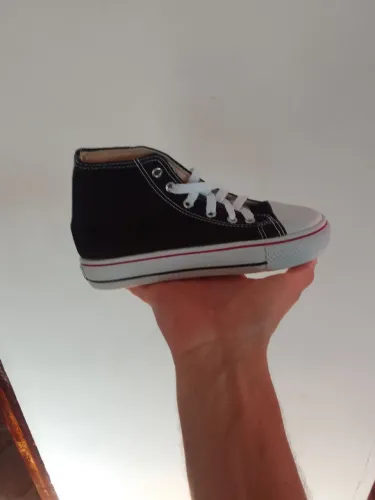 Tênis Cano Alto Preto e Branco