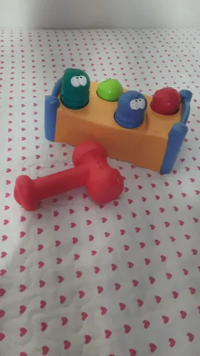 Brinquedo com martelinho