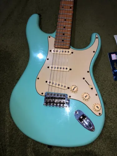 Guitarra stratocaster tagima T-635 