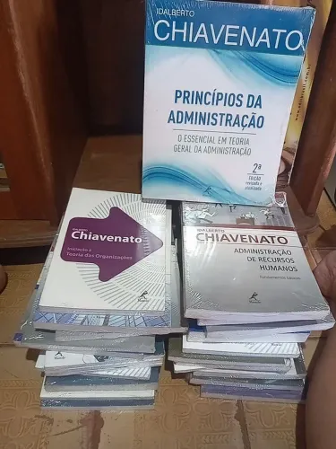 Coleção de livros Adm. De Empresa.