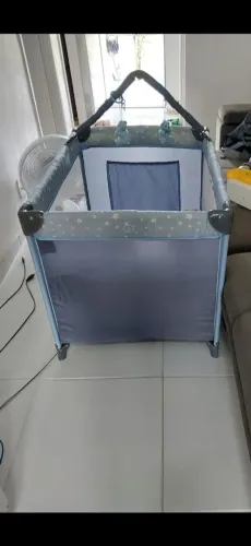 Berço Chiqueirinho Portátil Azul com Brinquedos