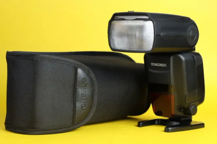 Flash Yongnuo com Case - Iluminação Profissional