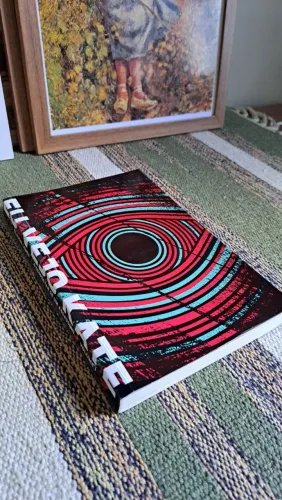 Livro Eu Vejo Kate volume 1 de Cláudia Lemes