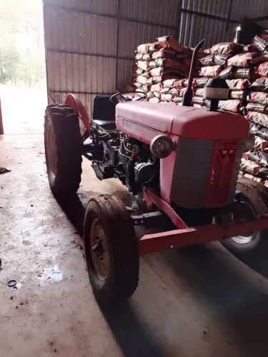 Trator Massey Ferguson 50X - Pronto para trabalhar 
