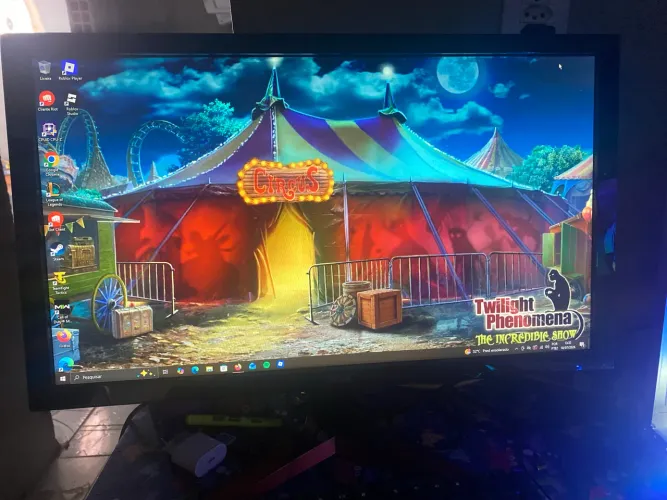 Monitor e teclado gamer
