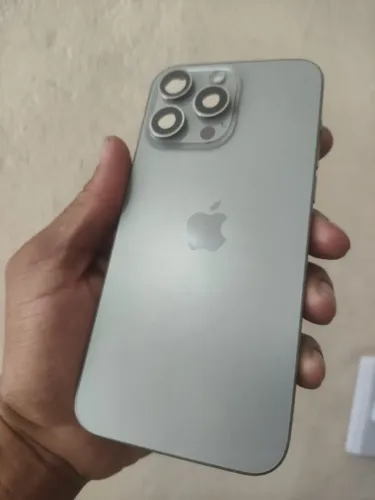 Carcaça do iPhone 15 pró max original retirada