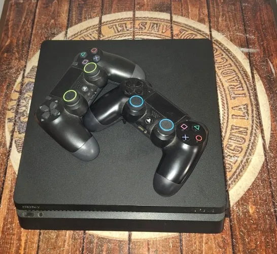 PLAYSTATION 4.