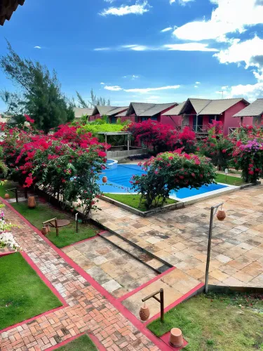 CHALÉ ESTILO RESORT NO COQUEIRO - Luis Correia
