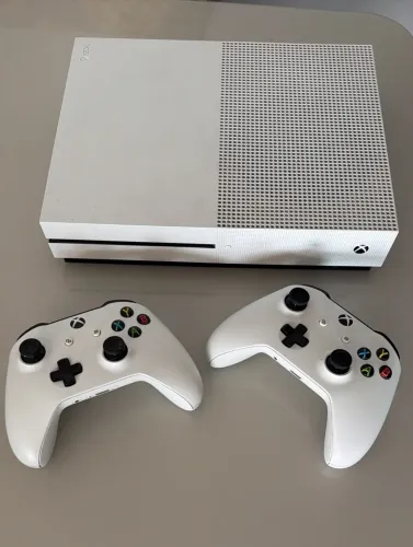 Xbox one com dois controles