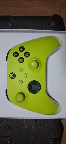 Controle Sem Fio Microsoft Wireless para Xbox Serie X|S e PC Eletric Volt