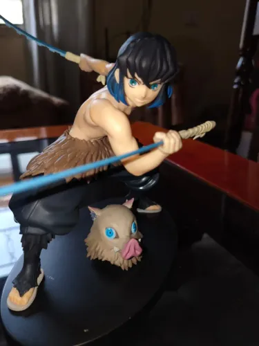 Action figure inosuke demon slayer 