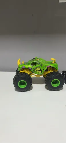 Vende-se carrinhos monster trucks da hotwheels edição exclusiva