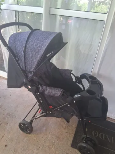 Carrinho e bebe conforto Cosco