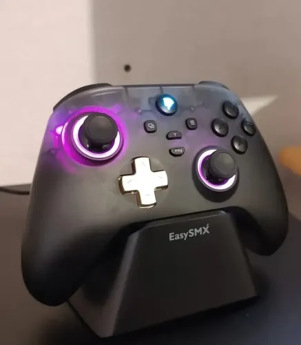 Controle EasySMX D05 Sem Fio com Base de Car. - Hall Effect