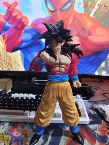 Action figure Goku SSJ 4
