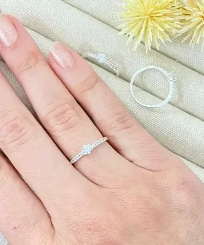 Anel Solitário Prata 925 com Aro Cravejado - Brilho Extra e Elegância