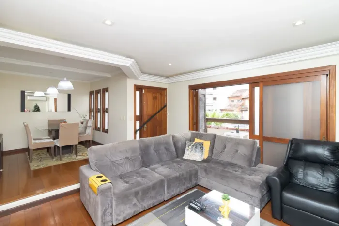 Casa 3 Dormitórios, 4 vagas, sótão, piscina, próximo Shopping Iguatemi