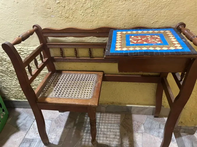 Mesa de telefone antiga