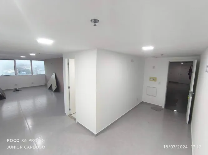 Sala Comercial para alugar na Avenida Vinte e Dois de Maio, Rio Várzea, Itaboraí - RJ