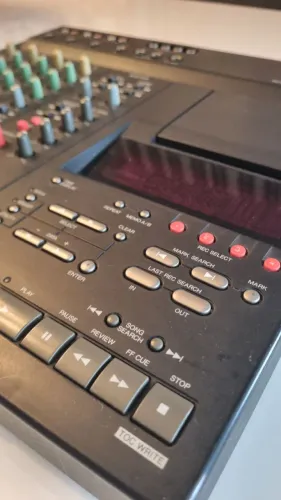 Mesa de som Gravador Yamaha MD4 Multitrack MD 100V 1
