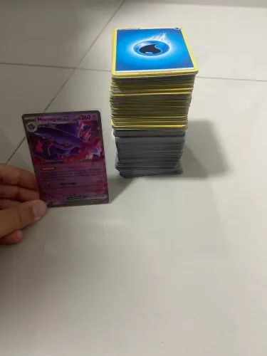 337 cartas de pokemon e uma rara