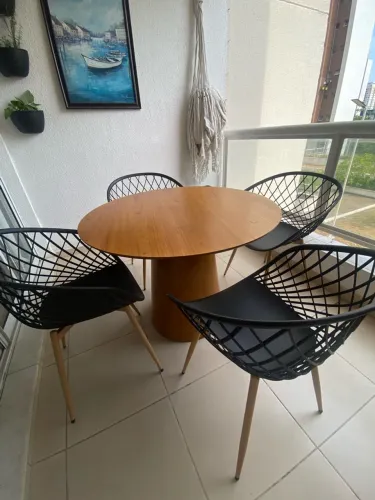Mesa com cadeiras