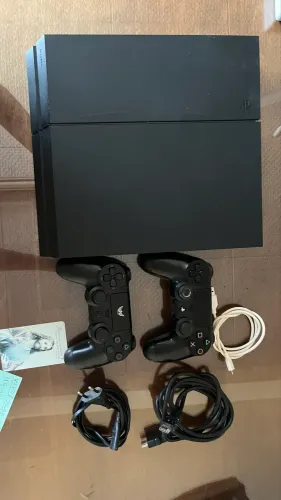 PS4 Fat 500GB Super Conservado + 2 Controles