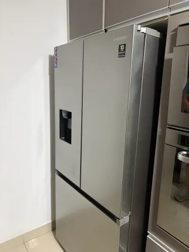 Geladeira Samsung RF49A Inverter Frost Free 3 Portas com Dispenser de Água 549L Inox Look