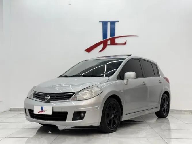 Nissan Tiida SL 1.8/1.8 Flex 16V Aut. 2012