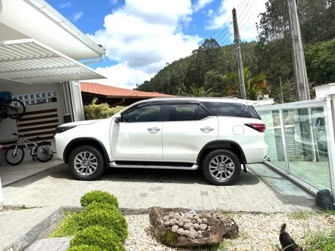 Toyota Hilux SW4 SRX 4X4 2.8 TDI 16V Dies. Aut. 2022