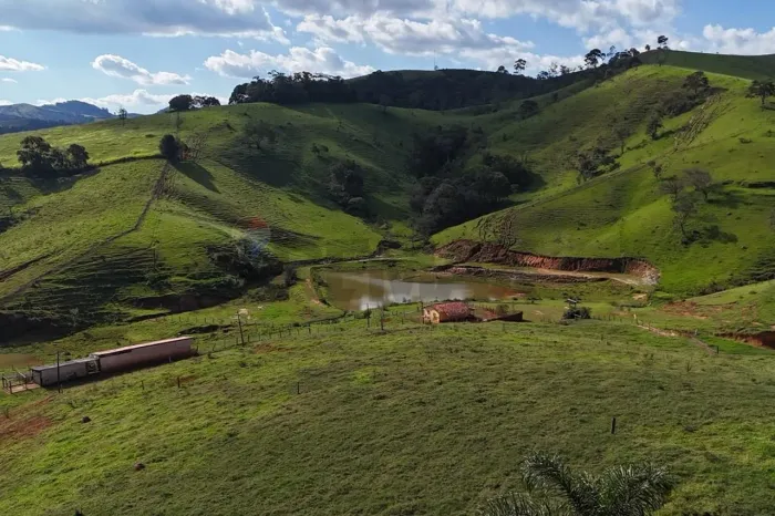 FAZENDA A VENDA EM SOCORRO/SP COM VISTA PARA MONTANHA, LAGO EM FORMATO DE CORAÇÃO E 6 NAS