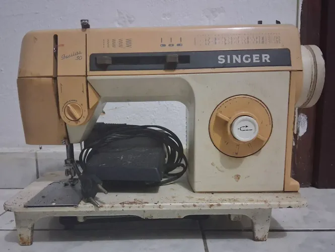 Vendo Máquina de Costura Singer