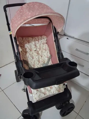 Carrinho de bebê menina