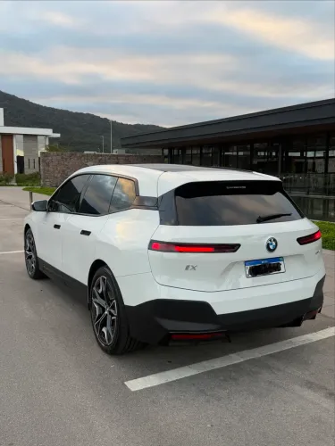 BMW IX XDrive 40 Aut. (elétrico) 2023