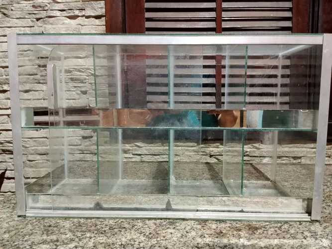 Baleiro de Vidro com Estrutura em Alumínio - Ótimo para Doces/Bolos