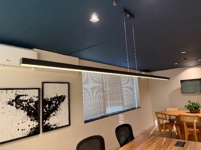 Luminária em calha para mesa (2,50m, luz quente)