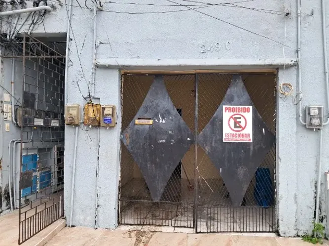 Alugo casa jardim Iracema com garagem e dois quartos 