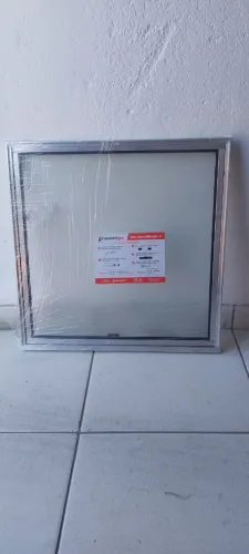 PROMOÇÃO Basculante 60x60 nova R$ 115,00