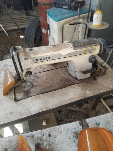 Vendo duas Máquinas,Singer e Pfaff 45