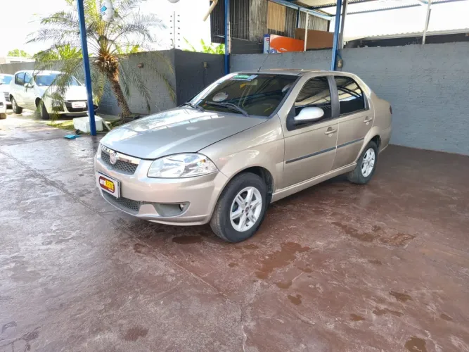 Fiat Siena Attractive 1.4 Fire Flex 8V 4P 2013