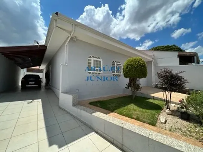 CASA COM PISCINA NO FREZZARIM PARA VENDA