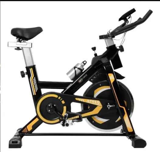 Bicicleta Spinning com roda de inércia de 13 kg . Wct Fitness originalcor preto e amarelo.