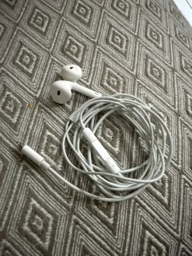 Fone EarPods Apple Original (entrada Lightning) 