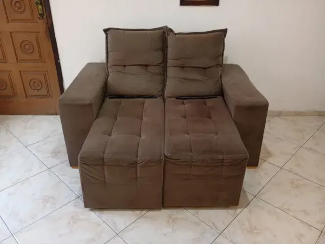 Sofá retrátil e reclinável 2 lugares