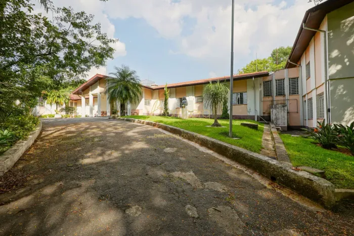 Asilo desativado à venda em Taboão da Serra-SP.