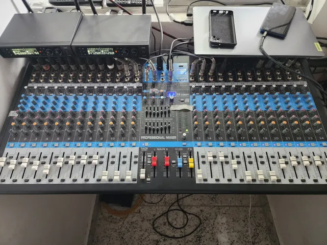 Mesa de som Soundvoice 24 canais