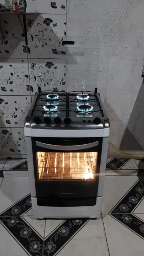 Ótimo fogão Electrolux 4 bocas