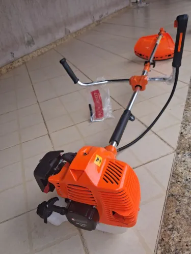 Roçadeira a gasolina Knakasaki modelo 75